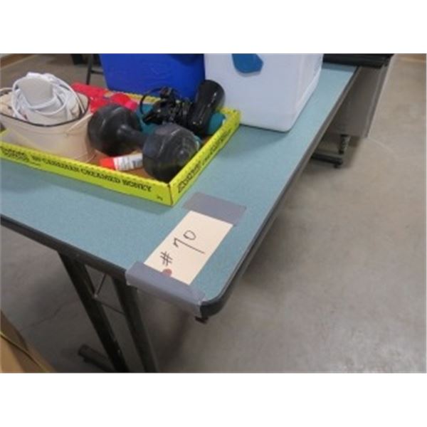 HEAVY DUTY TABLE C/W FOLDING LEGS
