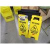 Image 1 : 4 TRAYS, 2 WET FLOOR SAFETY SIGNS