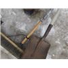 Image 1 : SHOVEL & BROOM