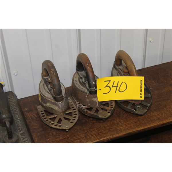 3 SAD IRONS WITH STANDS