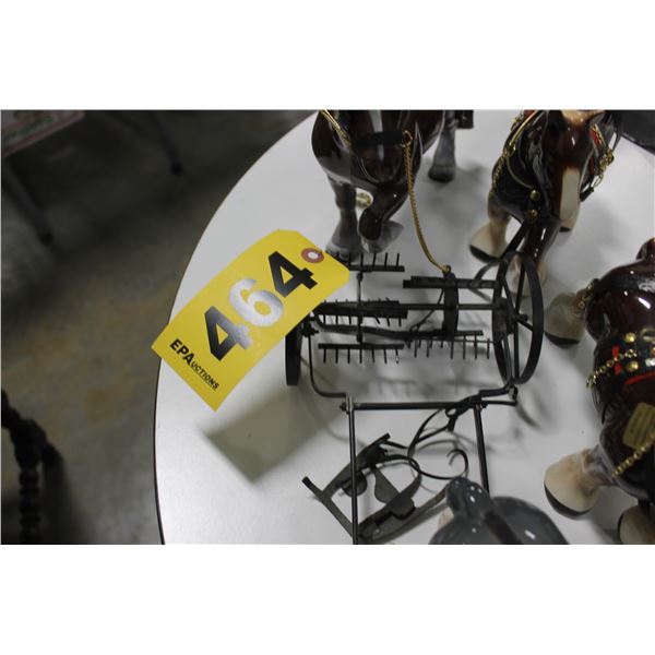 4 CERAMIC HORSE & RAKE