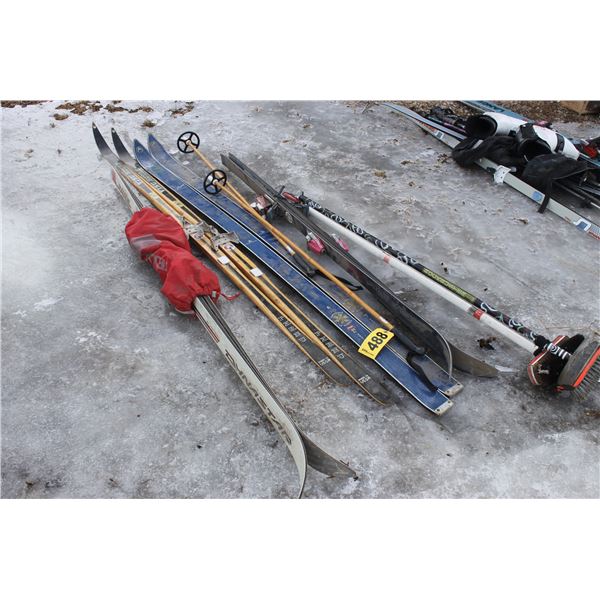 4 SETS OF SKIS, 2 CURLING BROOMS