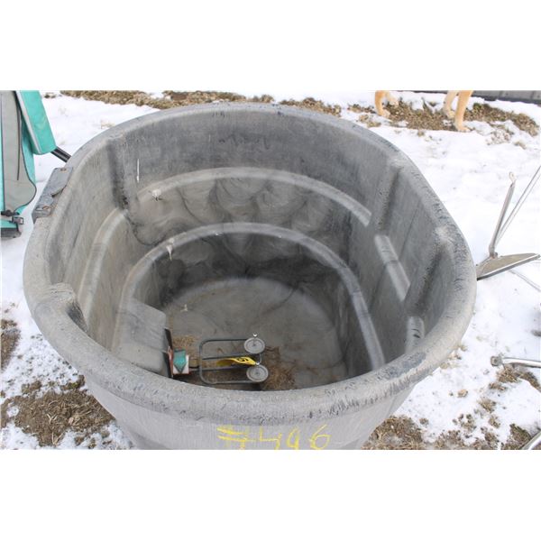 RUBBERMAID STOCK TANK WITH HEATER 70 GALLON/265L