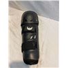 Image 2 : New Medium youth pair of shin guards