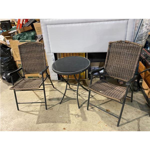 2 Folding chairs and table