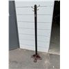 Image 1 : coatrack
