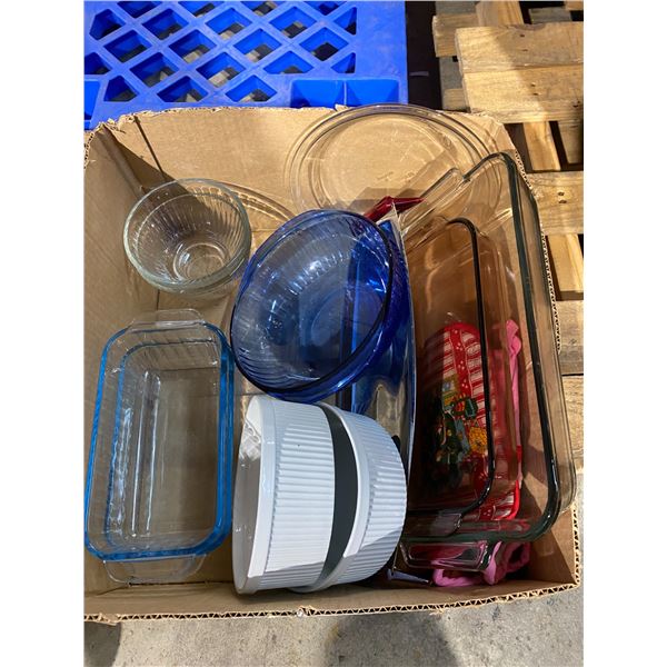 Lot baking dishes