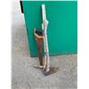 Image 1 : axes and saw