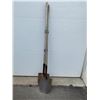Image 1 : 2 shovels
