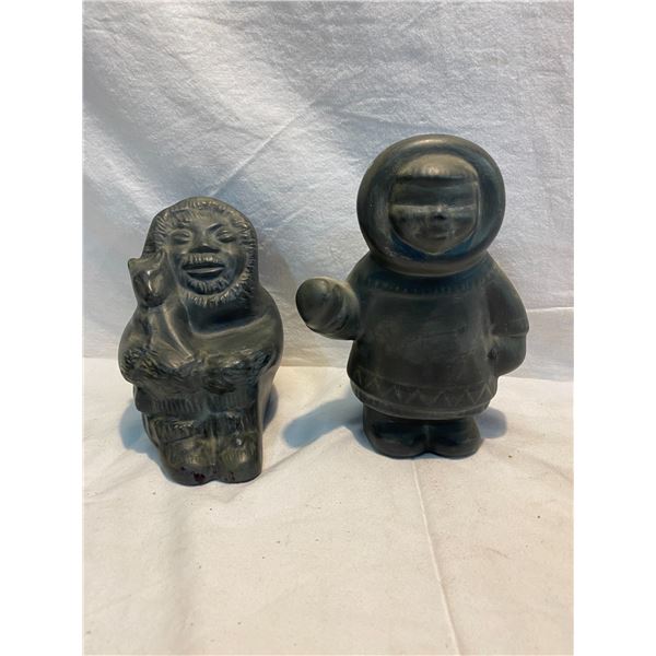 2 pottery figures