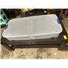 Image 1 : sterile storage bin