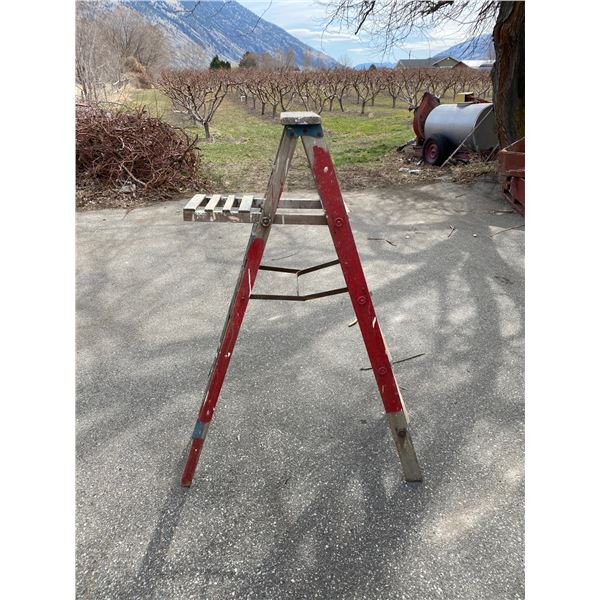 5 foot rustic wood ladder