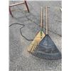 Image 1 : 2 rakes