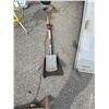 Image 1 : 2 shovels