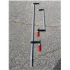Image 1 : 2 clamps