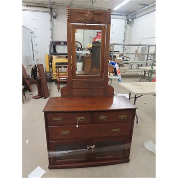 Vintage Dresser w Mirror 33"H 43"W 17"D