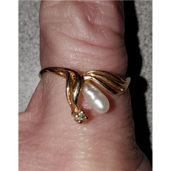 10 KT Freshwater Pearl & Diamond Chip Ring- Size 7?  & 10KT Bracelet