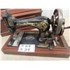 Image 2 : Vintage Singer Portagble Crank Sewing Machine