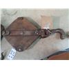 Image 3 : 2 Vintage Pulley & Hooks 1 is 2 .5 Ton