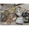 Image 3 : 4 Carpenters Belts, 2 Bags Fencing Insulators, * Plus More!