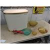 Image 1 : Vintage Hamper & Bowls Plus More!