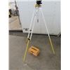 Image 4 : Craftsman Surverying Level, Case & Tripod