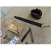 Image 2 : Gentleman's Shaving Mirror, Straight Razor Blade Clippers, Strap Plus More!
