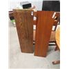 Image 4 : Oak Pedestal Rd Table 42" Rd & 4 Oak Chairs & 2 Leaves 12" Each