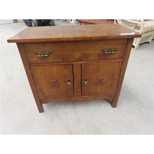 Wash Stand 28" x 32" x 17"