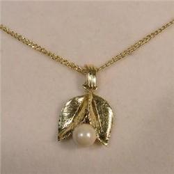 Leaf Pendant, Pearl and 14ct Gold. #1677743