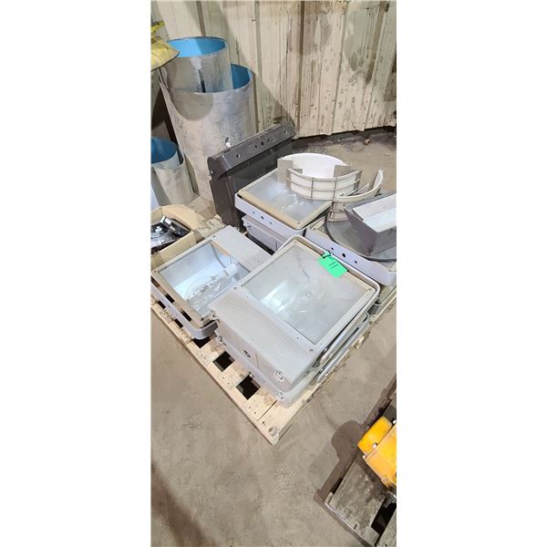 SKID OF YARD LIGHTS C/W 8 FIXTURES LOCATED IN FORT MCMURRAY