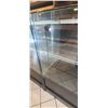 Image 6 : GLASS DISPLAY CASE WITH FOUR INTERNAL LIGHTS