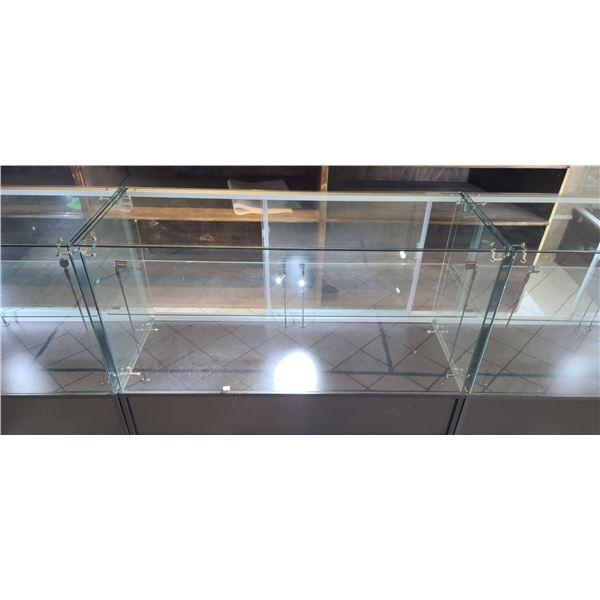 GLASS DISPLAY CASE WITH FOUR INTERNAL LIGHTS