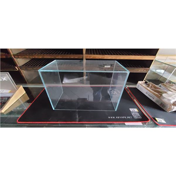 FOUR GLASS PIECE DISPLAY BOX