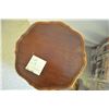 Image 8 : 3 tiered table