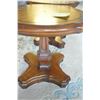 Image 3 : 2 wood end tables