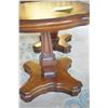 Image 4 : 2 wood end tables