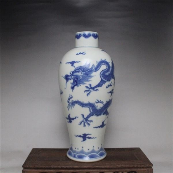 A BLUE AND WHITE DRAGON VASE KANGXI MARK.