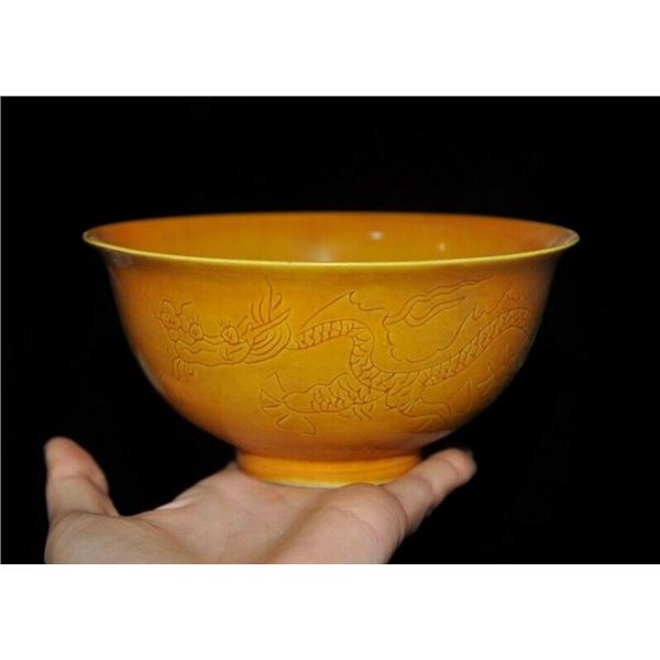 A YELLOW DRAGON BOWL CHENGHUA MARK.