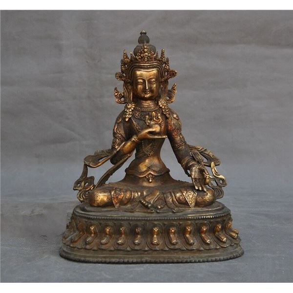 A GILT BRONZE KWANYIN BUDDHA FIGURE QING DYNASTY.