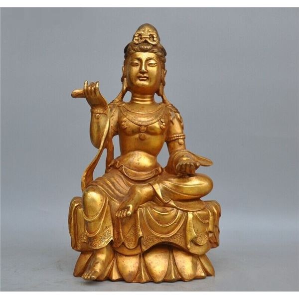 A GILT BRONZE KWANYIN BUDDHA FIGURE QING DYNASTY.