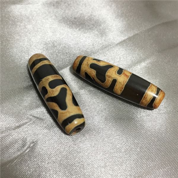 A PAIR NATURAL AGATE BEADS PENDANT QING DYNASTY.