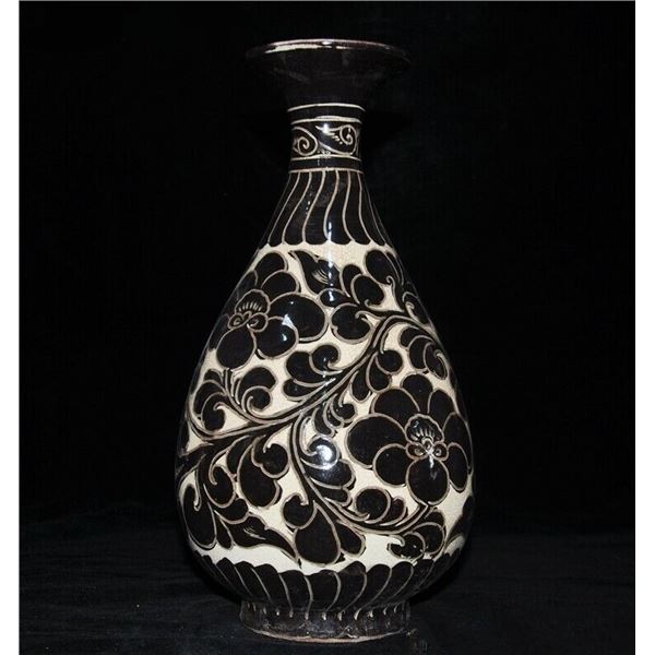 A CIZHOU KILN FLOWER BOTTLE VASE MING DYNASTY.