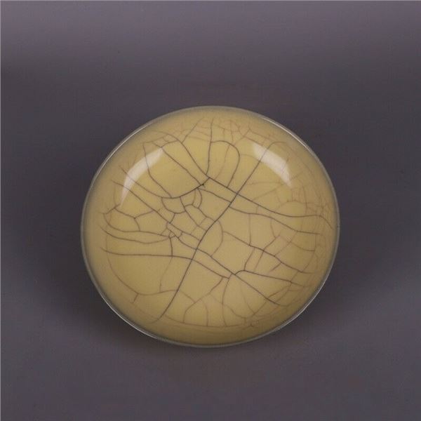 A YELLOW GLAZE CRACKLE PLATE QING DYNASTY.
