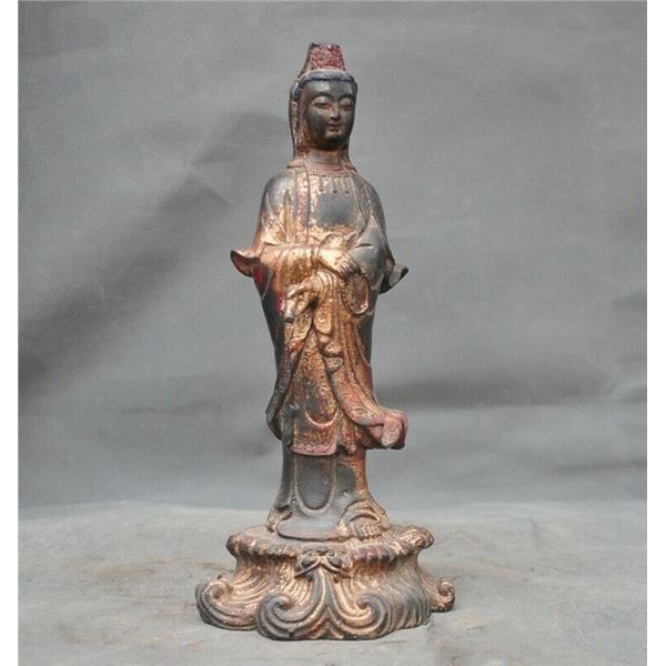 A GILT BRONZE KWANYIN BUDDHA FIGURE QING DYNASTY.