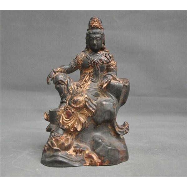 A GILT BRONZE KWANYIN BUDDHA FIGURE QING DYNASTY.