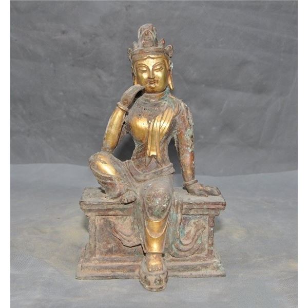 A GILT BRONZE KWANYIN BUDDHA FIGURE QING DYNASTY.