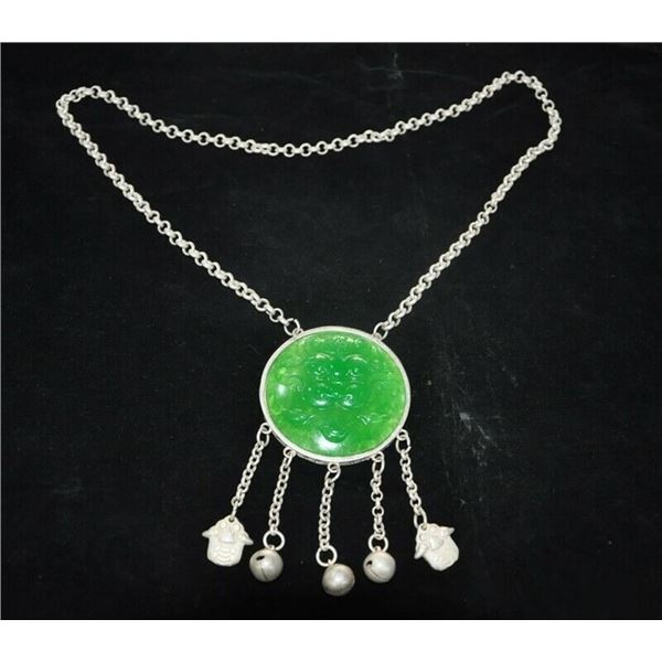 A SILVER INLAY GREEN JADE QUEEN NECKLACE QING DYNASTY.