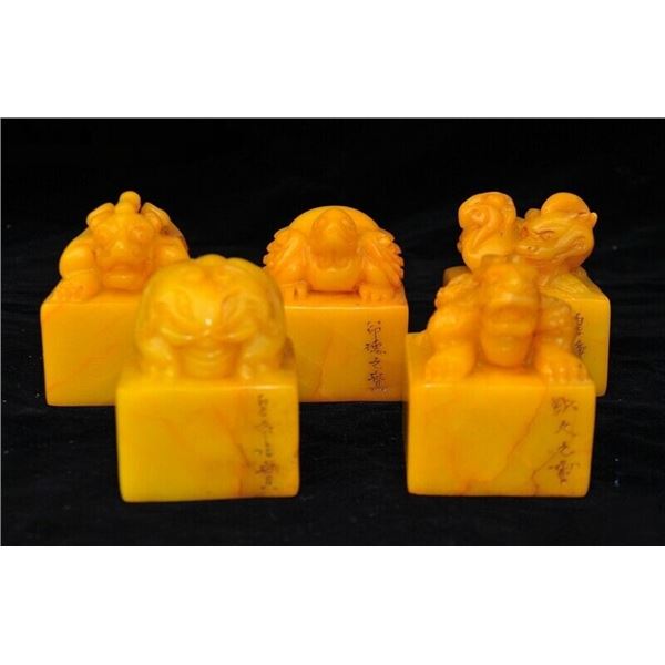 A-SET NATURAL SHOUSHAN STONE SEAL QING DYNASTY.