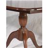 Image 3 : QUEEN ANNE STYLE DINING TABLE AND SIX CHAIRS